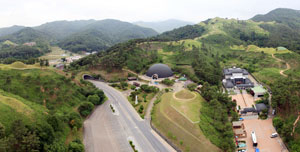 경북 고령 지산동 고분군과 대가야박물관, 대가야왕릉전시관의 모습.