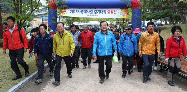 단풍이 한창인 김천 직지문화공원에서 열린 