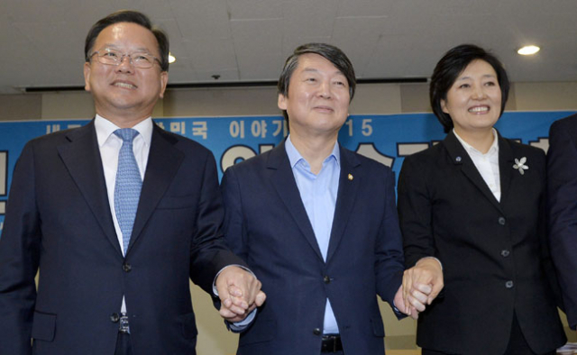 새정치민주연합 김부겸 전 의원, 안철수 전 공동대표, 박영선(왼쪽부터) 전 원내대표가 4일 오후 대구 동구 신천동 한 강당에서 열린
