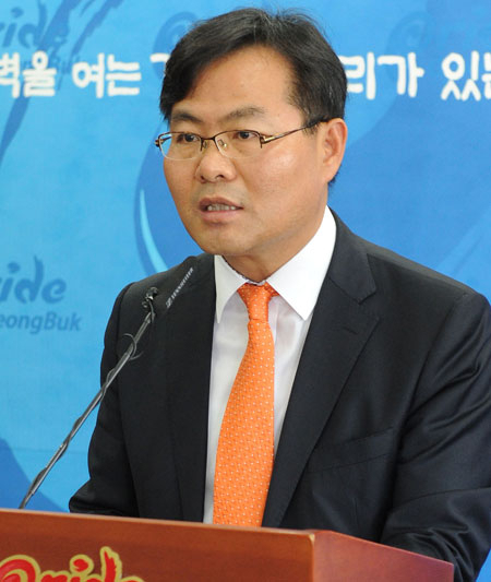 경북도 김학홍 창조경제산업실장은 6일 도청 프레스센터에서 김관용 경북도지사 명의의 
