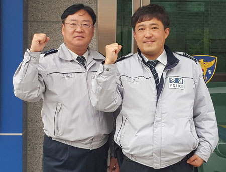 권기창(왼쪽)경위와 서충교 경사.