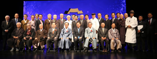 경상북도와 한국국학진흥원은 10일 성주군 성주문화예술회관에서 경북 및 경남지역 종가 관계자 600여 명이 참석한 가운데 