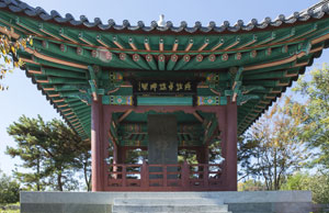 경북 구미시 오태동에 있는 지주중류비각. 경상북도 유형문화재 제167호인 지주중류비는 1587년(선조 20년)에 인동현감 류운룡이 야은 길재의 높은 충절을 기리기 위하여 세운 비석으로 비석 표면에는 중국의 명필 양청천의 글씨인 