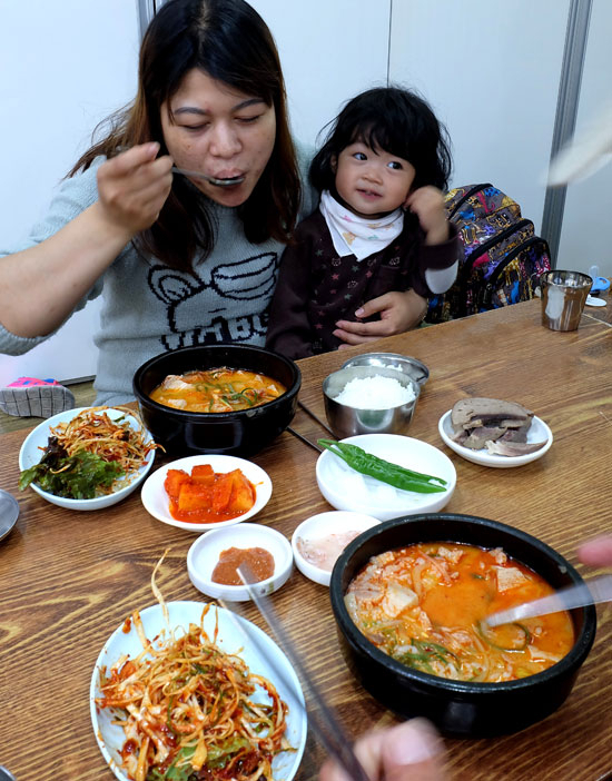 남녀노소가 즐기는 국밥은 우리나라 최초, 최고의 외식메뉴다. 박노익 선임기자 noik@msnet.co.kr