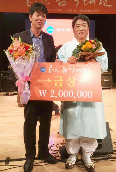 김범영(오른쪽) 상주교육지원청 행정지원과장이 지난 7일 정부세종청사에서 열린 