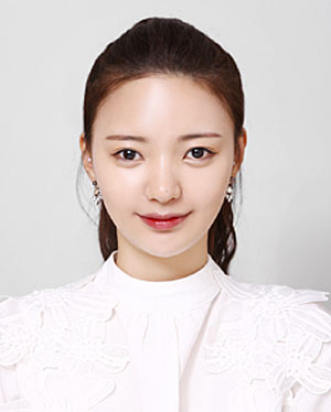 여자의 면접 스타일링의 좋은 케이스. 심플한 듯 단정함이 포인트다. 수203 뷰티서비스 제공