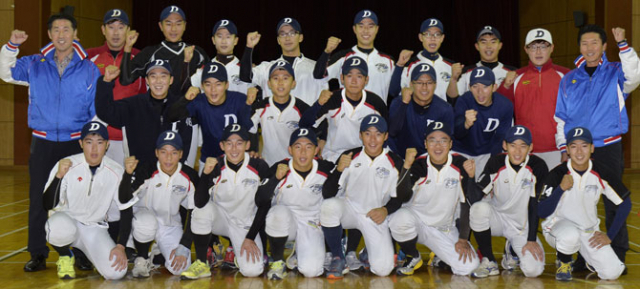 대구고는 최근 모교 출신인 손경호 감독(뒷줄 맨 오른쪽)을 새 사령탑에 선임하며 야구 명문고로서 재도약을 꿈꾸고 있다. 성일권 기자 sungig@msnet.co.kr