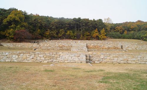 팔만대장경 목판을 147년간 보관했으며, 고려 2대 사찰이었던 강화도 선원사는 현재 터만 남아 있다.