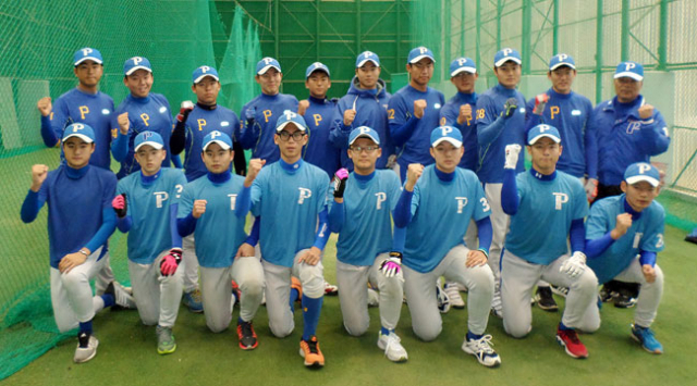 올해 대한야구협회장기와 청룡기에서 4강에 오르는 저력을 발휘한 포항제철고 선수들이 내년에도 좋은 성적을 다짐하며 포즈를 취했다.
