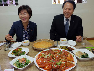 김혜정 대구시의원, 조기석 새정치민주연합 대구시당 위원장이 솔내음에서 