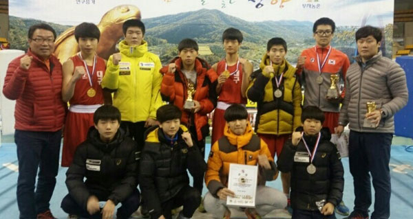 제47회 전국복싱우승권대회 남고부에서 종합 우승한 대구체고 복싱 선수단. 대구체고 제공