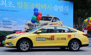 노란색 옷을 입고 포항 거리를 달리게 될 쿱 택시.