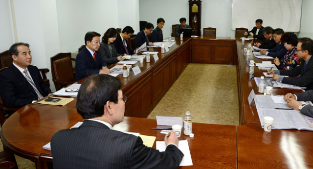 매일신문 제14기 독자위원회 5차 회의가 4일 매일신문사 회의실에서 열렸다. 김영진 기자 kyjmaeil@msnet.co.kr