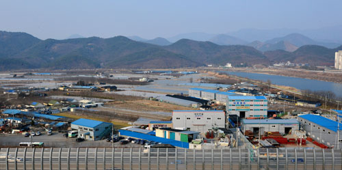 대구시는 내년 검단들 개발과 율하첨단산업단지 등 신규 산단 조성 추진으로 대구의 성장 기반을 마련한다는 계획이다. 사진은 개발을 앞둔 검단들 전경. 매일신문 DB