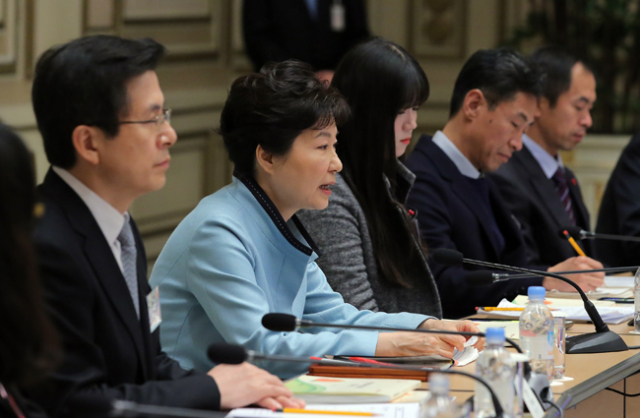 박근혜 대통령이 23일 오전 청와대에서 열린 핵심개혁과제성과 점검회의에서 모두 발언을 하고 있다. 연합뉴스