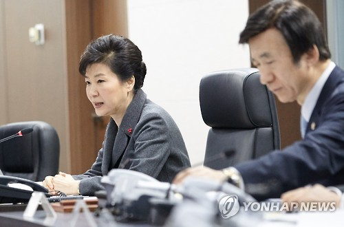 박근혜 대통령이 6일 오후 청와대 국가위기관리상황실(일명 지하벙커)에서 열린 국가안전보장회의(NSC)를 주재하고 있다. 연합뉴스