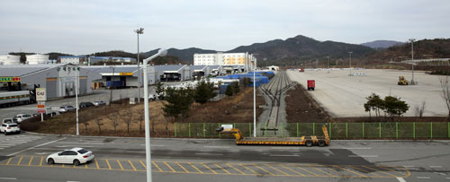 영남권내륙물류기지 전경. 제2종 교통물류거점으로 지정되면서 활성화 기대가 커지고 있다. 하지만 운영 정상화를 위해서는 내륙컨테이너기지 활성화 방안이 뒤따라야 할 것으로 지적된다. 이영욱 기자