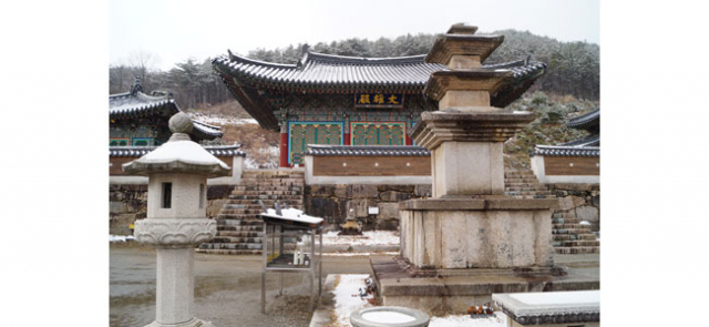 법수사와 쌍벽을 이루는 심원사는 신라시대에 창건됐다. 18세기 말에 폐사됐다가 2004년에 복원됐다.