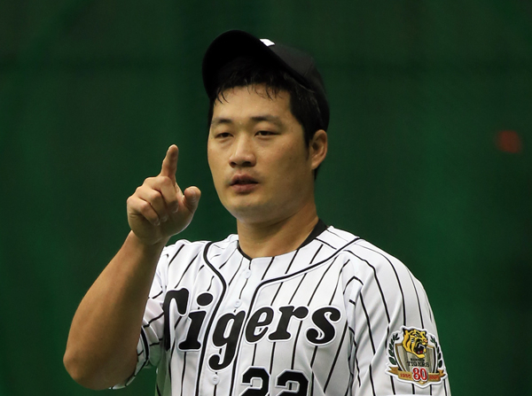 오승환이 메이저리그 구단과 본격적인 입단 협상을 벌이기 위해 10일 미국으로 향했다. KBO는 8일 오승환에게 