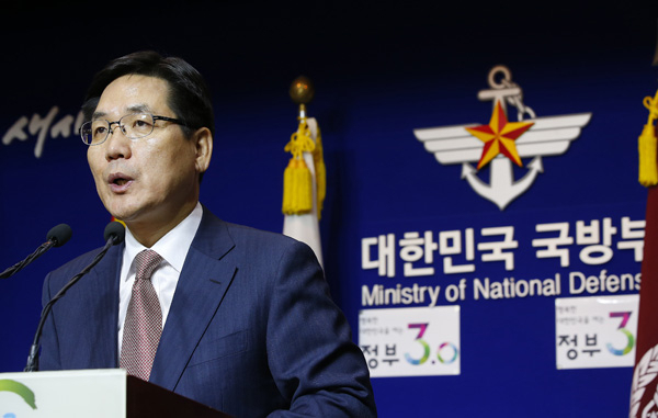 김민석 국방부 대변인이 7일 오전 서울 용산 국방부 브리핑실에서 북한 4차 핵실험과 관련한 한미 양국의 대책에 대한 취재진의 질의에 답하고 있다. 연합뉴스