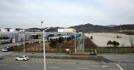 영남권내륙물류기지 전경. 제2종 교통물류거점으로 지정되면서 활성화 기대가 커지고 있다. 하지만 운영 정상화를 위해서는 내륙컨테이너기지 활성화 방안이 뒤따라야 할 것으로 지적된다. 이영욱 기자