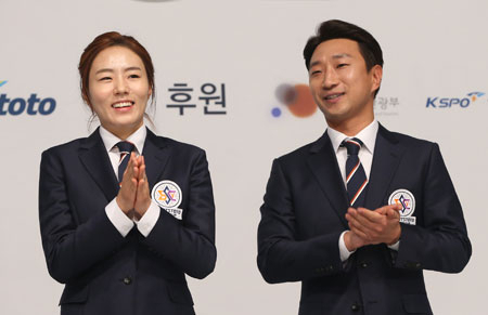 스포츠토토 빙상단의 간판선수 이상화(왼쪽)와 이규혁 감독. 연합뉴스