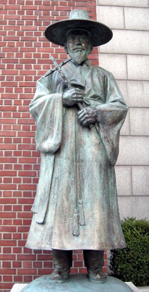 성 이윤일 요한 동상.