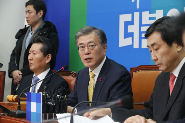 더불어민주당 문재인 대표가 20일 오전 국회에서 열린 최고위원회에서 모두발언을 하고 있다.연합뉴스