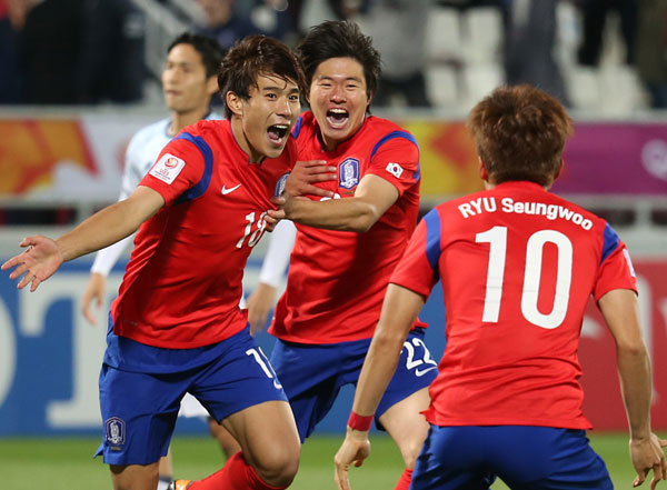 30일 오후(현지시간) 카타르 도하 압둘라 빈 칼리파 스타디움에서 열린 2016 아시아축구연맹(AFC) U-23 챔피언십 대한민국 대 일본 결승전. 한국 진성욱이 추가골을 넣은 후 환호하고 있다. 2016.1.31/연합뉴스