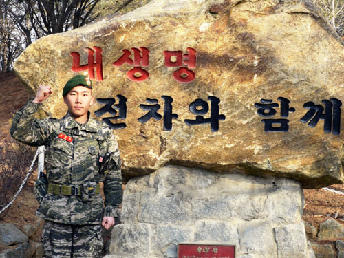 지난달 17일 대구도시철도 1호선 명덕역에서 선로에 떨어진 시각장애인을 구한 해병대 최형수 병장. 해병대 제공