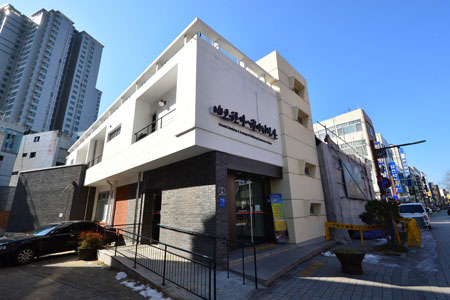 지난 2014년 8월 약령시 활성화를 위해 설립한 에코한방웰빙체험관이 한방 관련 콘텐츠가 많지 않다는 지적을 받고 있다. 정운철 기자 woon@msnet.co.kr