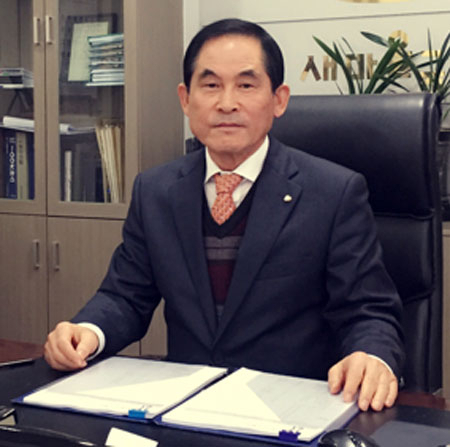 후배를 위해 명예롭게 자리를 떠나는 김태철 화원읍 화원새마을금고 이사장.
