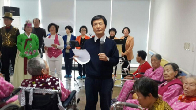 지난달 22일 팔공산 신안사랑마을에서 열린 