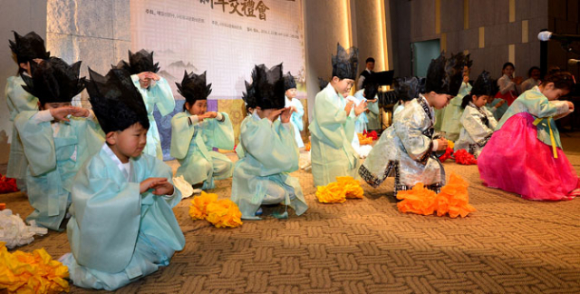 경상북도립국악단이 식전 공연으로 