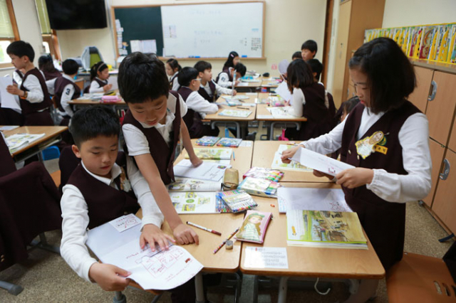 포항제철동초등학교의 하브루타 토론수업의 한 장면.