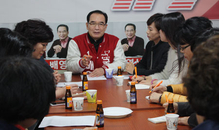 여성정책 간담회를 가지고 있는 배영식 새누리당 예비후보(대구 중
