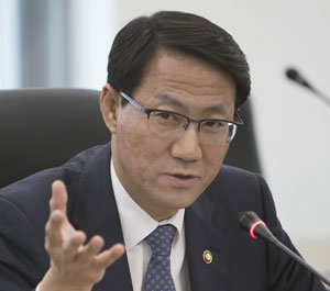 김성렬 행자부 차관이 14일 한국정보화진흥원을 방문해 대구정보통합전산센터 건립에 필요한 지원을 약속했다. 한국정보화진흥원 제공