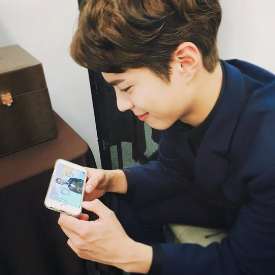 사진. 박보검이 송중기를 응원했다. 박보검 트위터