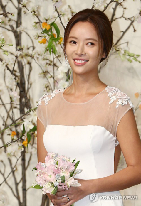사진. 배우 황정음이 결혼 후 첫 복귀작으로 
