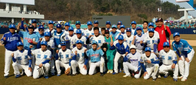 19일 대구삼성라이온즈파크에서 개장을 기념해 자선경기를 가진 