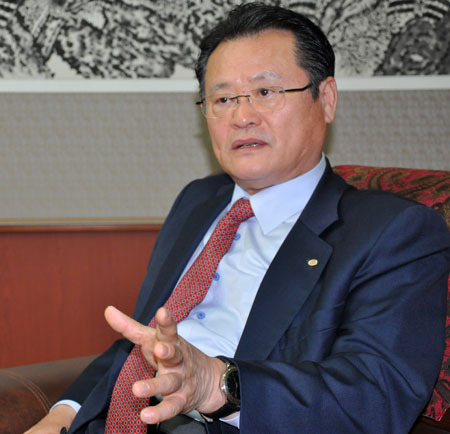 지난 16일 금탑산업훈장을 받은 이재하 삼보모터스㈜ 회장은 끊임없는 기술 개발과 노사 안정 노력이 현재의 기업을 키웠다고 말했다.