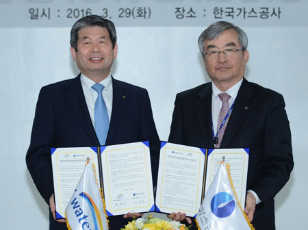한국가스공사 이승훈(오른쪽) 사장과 K-water 최계운 사장은 29일 양사 간 
