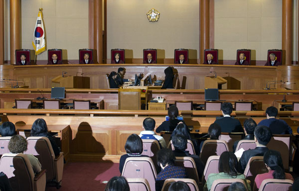 31일 오후 서울 종로구 헌법재판소 대심판정에서 성매매를 한 사람을 형사처벌하는 