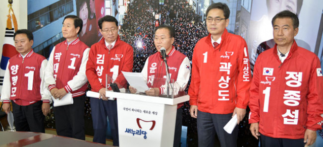 새누리당 대구 총선 후보들이 31일 새누리당 대구시당에 모여 유승민 후보 중심의 무소속 연대 움직임을 비판하는 기자회견을 하고 있다. 왼쪽부터 양명모, 곽대훈, 김상훈, 윤재옥, 곽상도, 정종섭 후보. 우태욱 기자 woo@msnet.co.kr