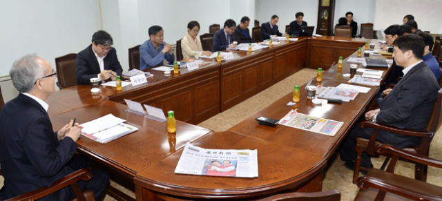 매일신문 제15기 독자위원회 2차 회의가 31일 오전 매일신문사 회의실에서 열렸다. 성일권 기자 sungig@msnet.co.kr