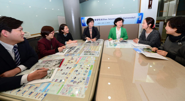 중국 시아스국제대학교 간호학과 학과장 등 대학 관계자와 대구보건대 간호학과 교수들이 국제교류 관련 사안에 대해 협의하고 있다.