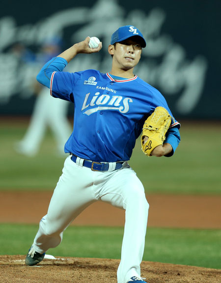 6일 수원케이티위즈파크에서 삼성 라이온즈와 kt 위즈의 경기가 열린 가운데 삼성 라이온즈의 마무리 투수 안지만이 역투하고 있다. 삼성 라이온즈 제공