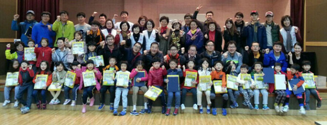 경북도는 저출산 극복을 위해서는 아빠의 변신이 최우선이라고 보고 있다. 아빠가 육아에 동참하는 풍토가 만들어져야 아기 울음소리가 터진다는 것이다. 사진은 경북도가 진행한 아빠 교육 프로그램인 