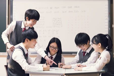 학생들에게 사랑, 감사, 배려와 같은 밝고 긍정적인 정서를 일깨우기 위한 인성교육을 대구의 각급 학교들은 다양한 수업방식으로 진행한다. 교과와 학년을 넘나드는 확장된 협력수업을 통해서 수업의 교훈이 학생들의 삶 속에 뿌리내리도록 유도한다. 대구시교육청 제공