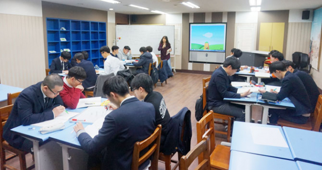 지난 5일 오후 대구 성광고등학교의 2학년 영어 수업시간. 조별